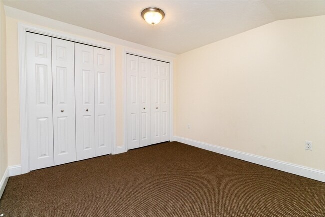 Building Photo - 15 Buckingham St