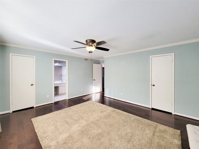 Building Photo - 1300 Augusta Dr