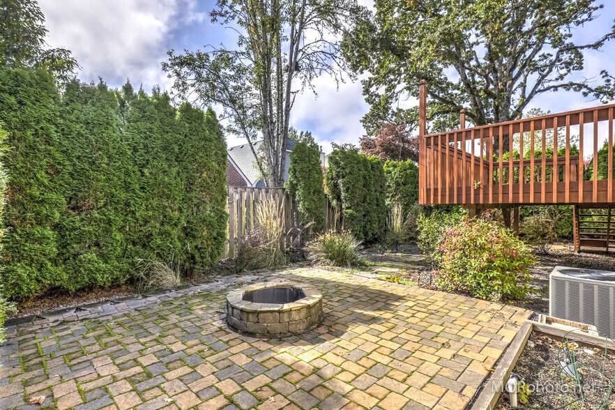 Building Photo - 12840 SW Harlequin Dr