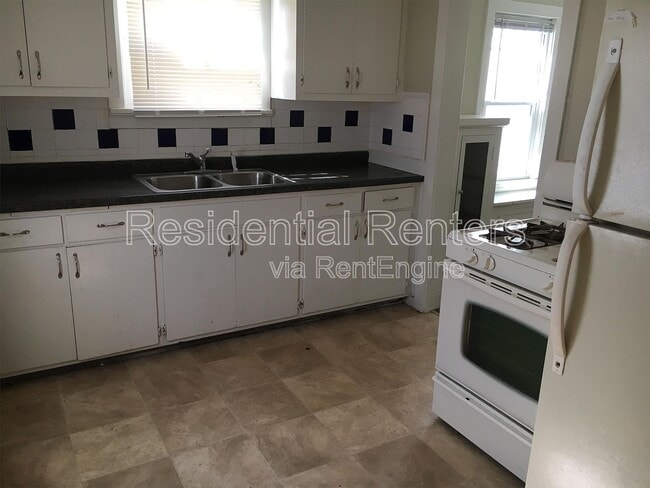 Building Photo - 5560 N 40th St