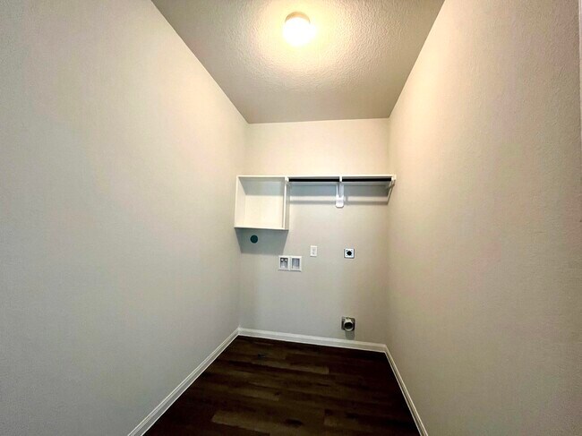 Building Photo - 4814 Blue Jacaranda Wy