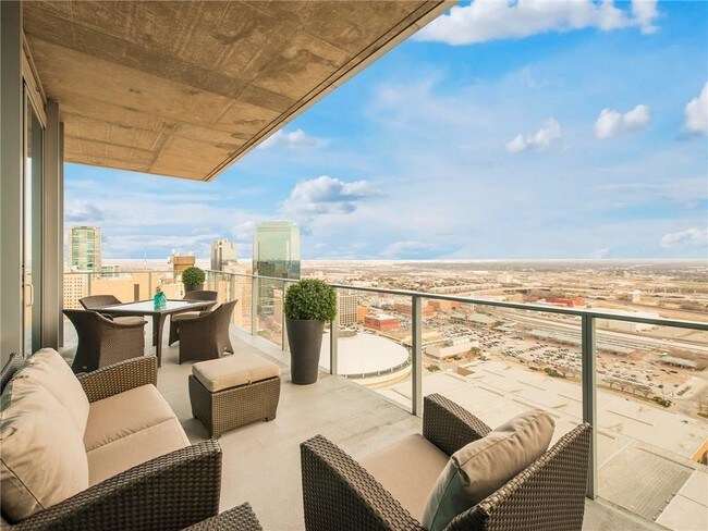 Building Photo - 1301 Throckmorton St