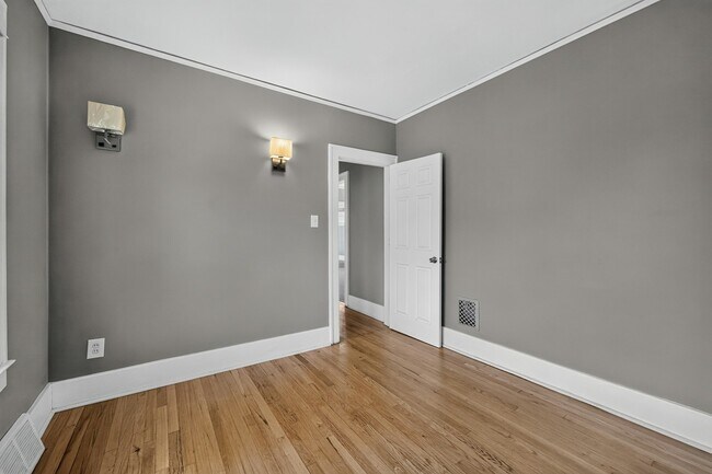 Building Photo - 1698 Clairmount Ave