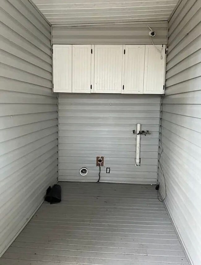 Building Photo - 2 Bed 1 Bath House