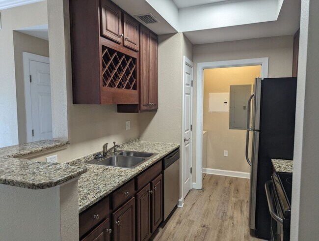 Building Photo - Beautiful One Bedroom Apartment in Fort Walton Beach!