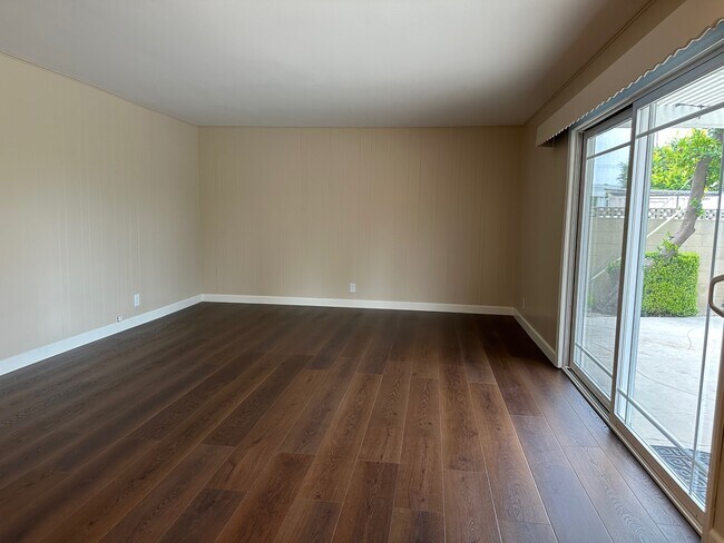Building Photo - 1393 Scotch Cir