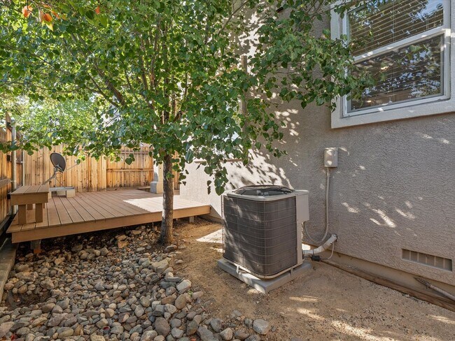Building Photo - Move in Ready in the Heart of Reno