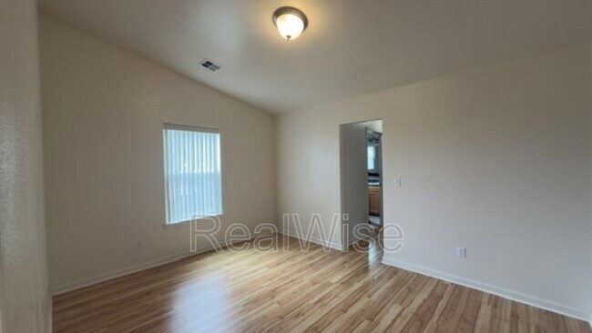 Building Photo - 1384 NE Ridge Ave