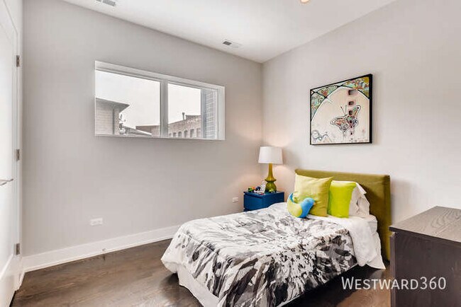 Building Photo - 880 N Milwaukee Ave