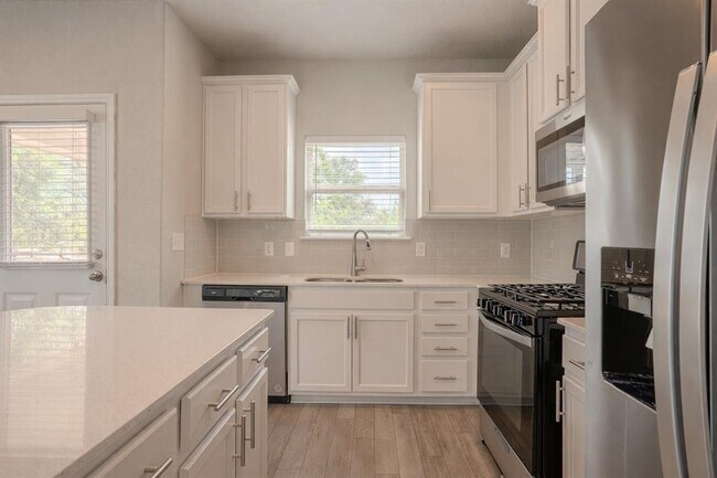 Building Photo - 120 Caney Cv