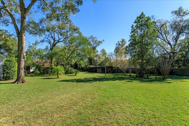 Building Photo - Run don't walk for this one of a kind beautifully maintained Old Florida Charmer on a park like d...