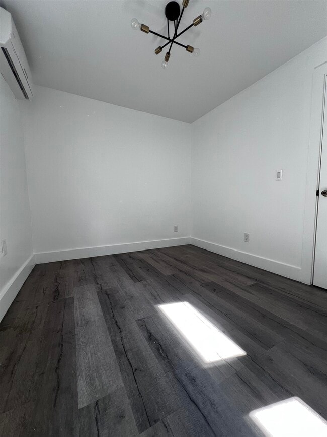 Building Photo - 28 E 47th St