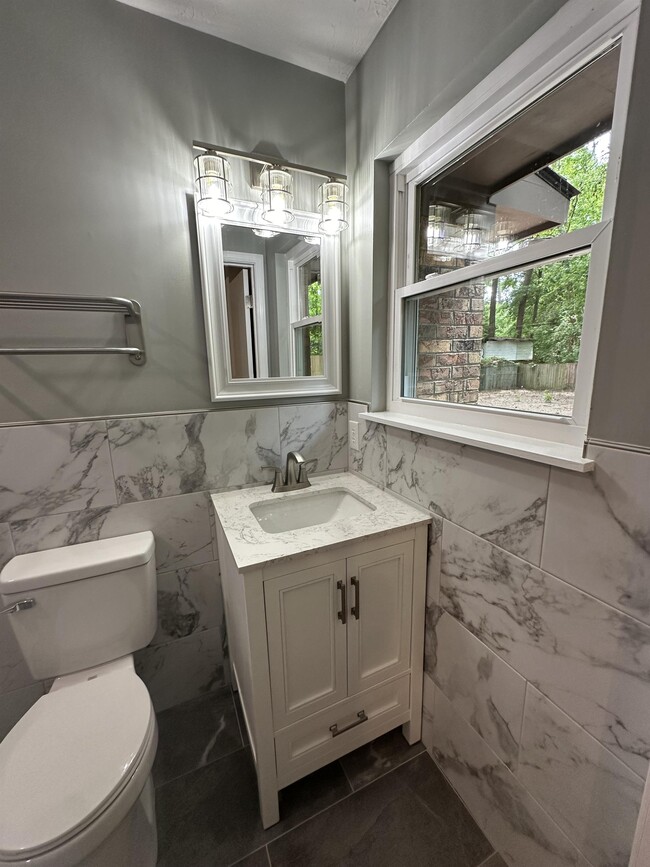 Building Photo - 1424 Whitfield Park Cir