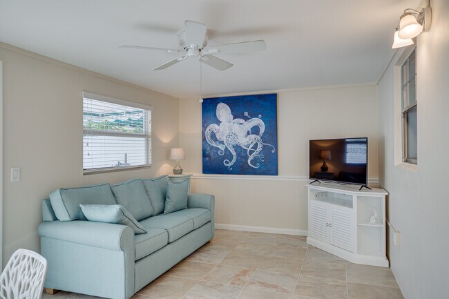 Building Photo - 2722 Cardinal Dr