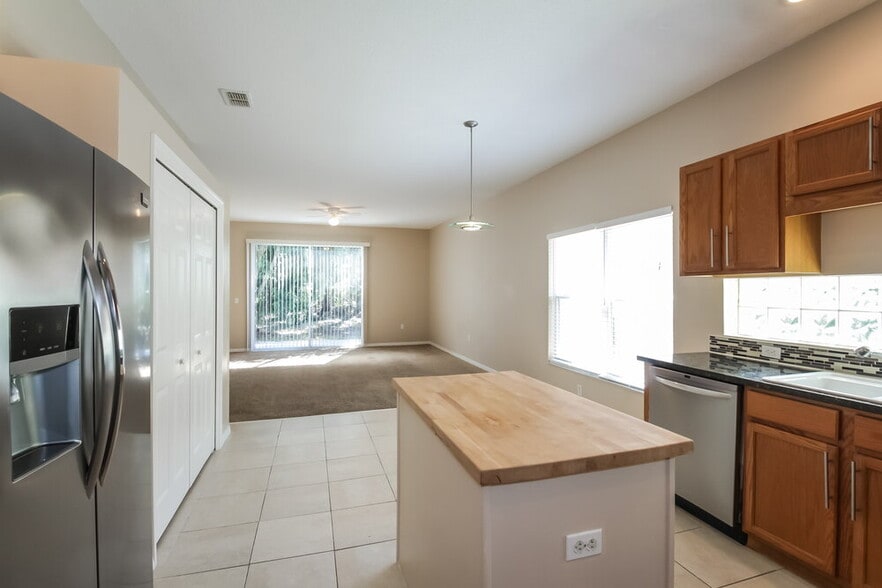 Building Photo - 12336 Hollybush Terrace