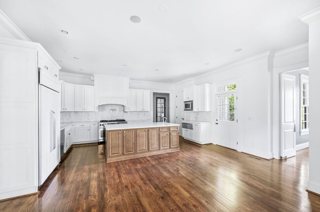 Building Photo - A timeless Cape Cod-style estate!