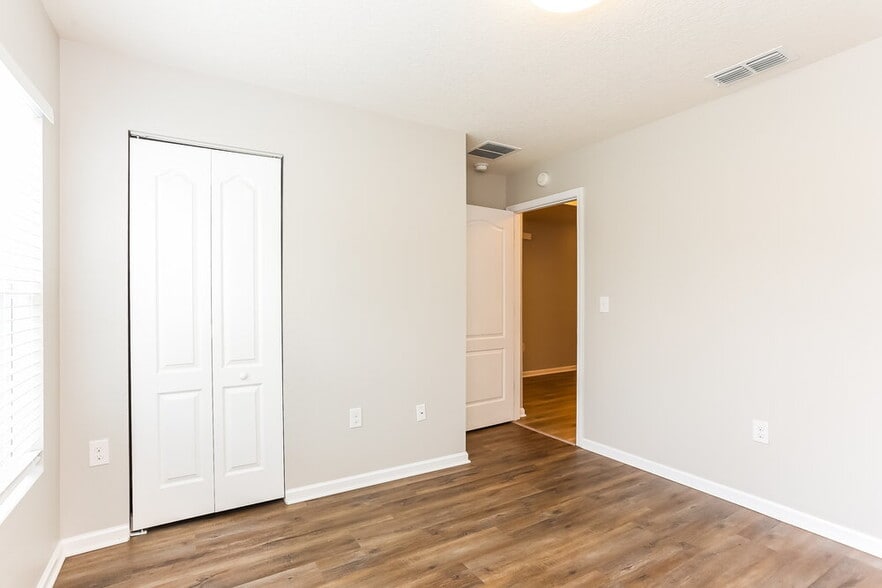 Building Photo - 3703 Summit Oaks Dr