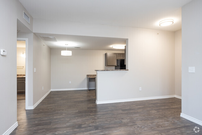 1BR, 1BA - 735SF - Oasis at Plum Creek (New)