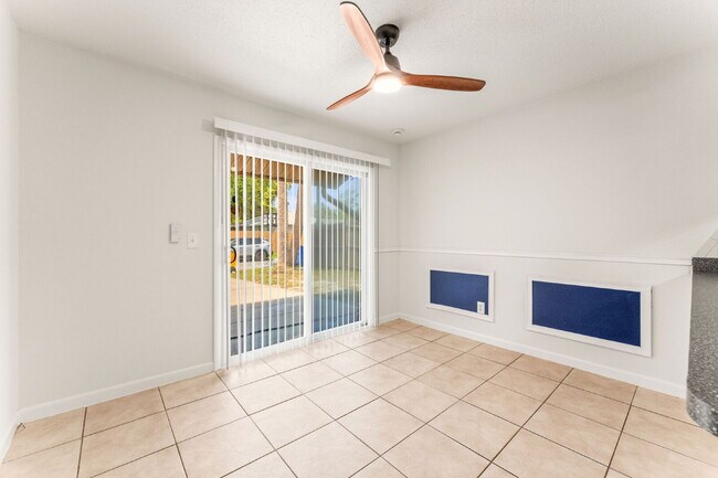 Building Photo - **FIRST MONTH FREE RENT OFFER** Charming 2-Bed Duplex Retreat in Edgewater, so close to the beach...