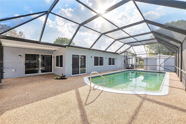 Building Photo - 4725 NW 5th Ct