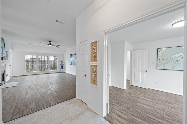 Building Photo - 22719 Old Church Ln