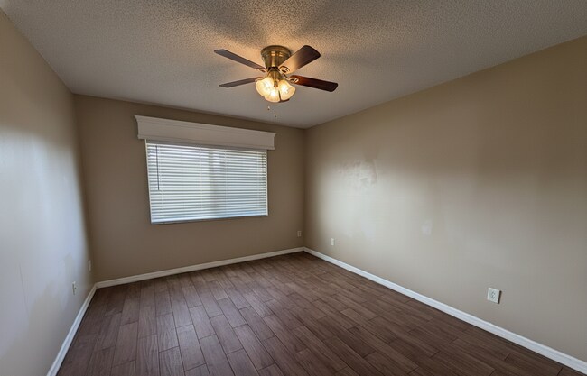 Building Photo - 610 Kenwick Cir