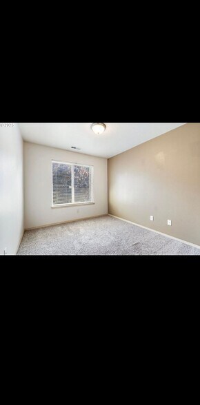 Building Photo - 2833 NE Stapleton Rd