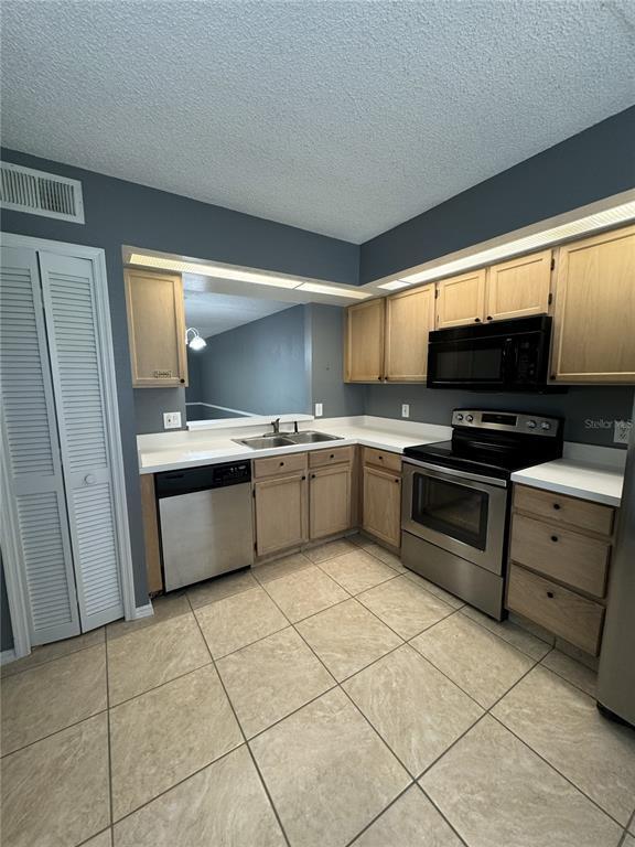 Building Photo - 13815 Timberland Dr