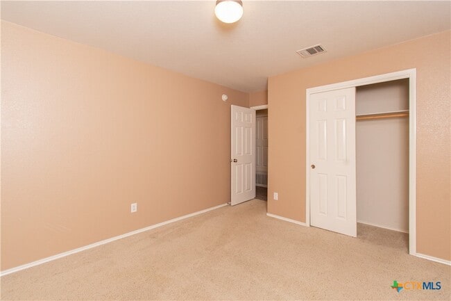 Building Photo - 219 Scarlet Ln