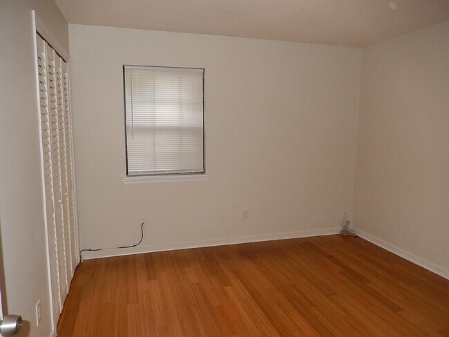 Building Photo - 740 Red Fern Rd