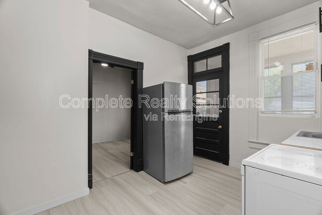 Building Photo - 4038 California Ave
