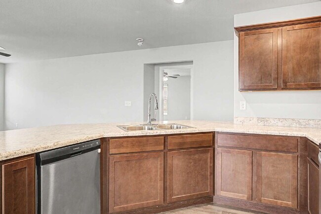 Building Photo - 4404 SW Sackett Ave