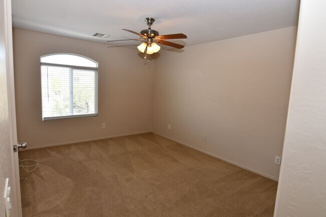 Building Photo - 2689 Niddrie Ave