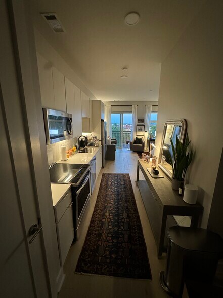 Building Photo - 1125 10th Ave N