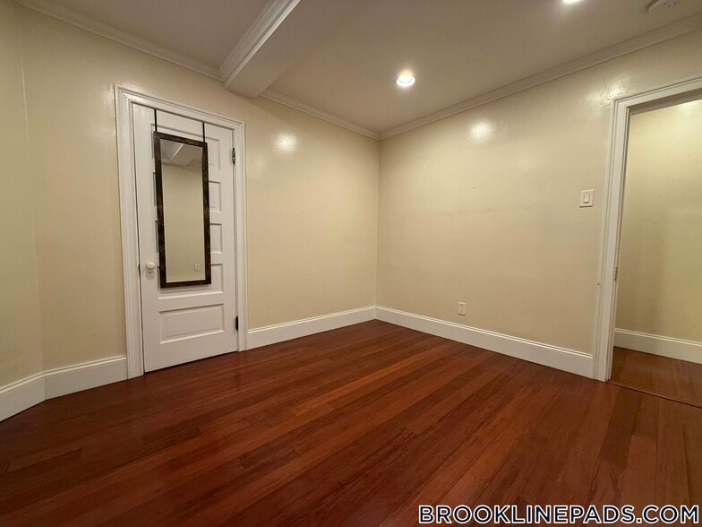 Building Photo - 1253 Beacon St