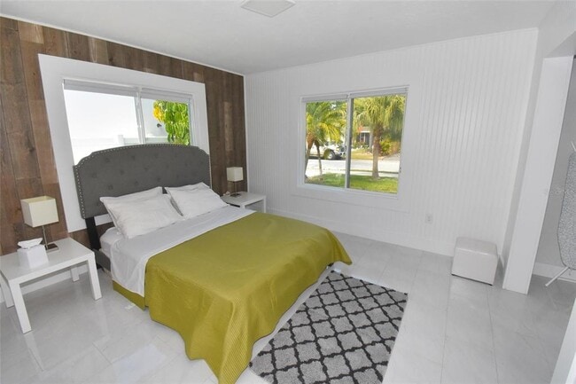 Building Photo - 2450 Hawthorne St