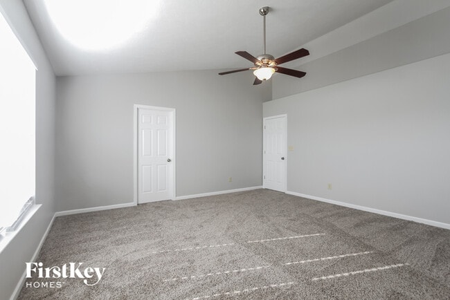 Building Photo - 665 Loon Ln