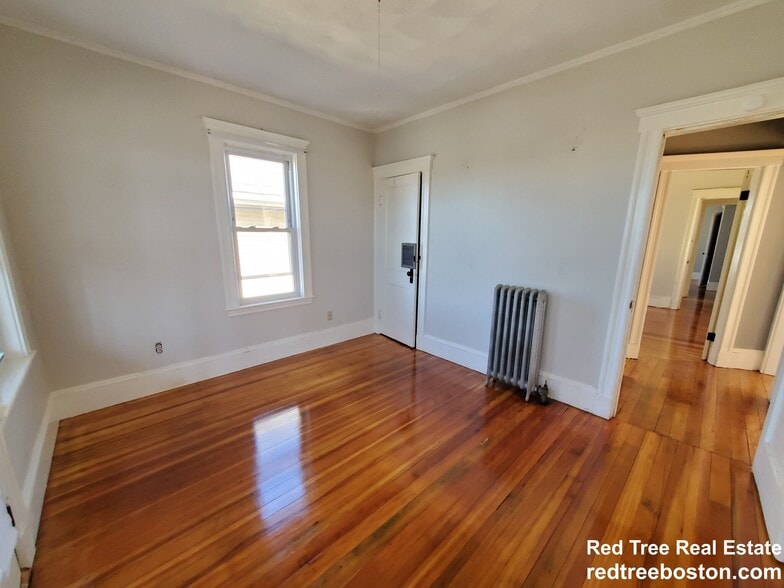 Building Photo - 623 Fellsway