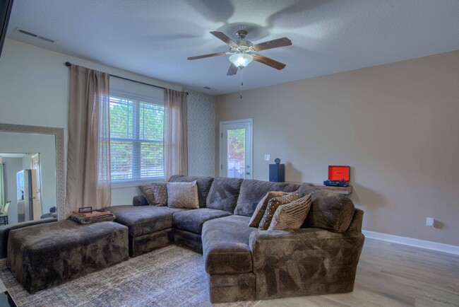 Building Photo - 328 Adobe Ln