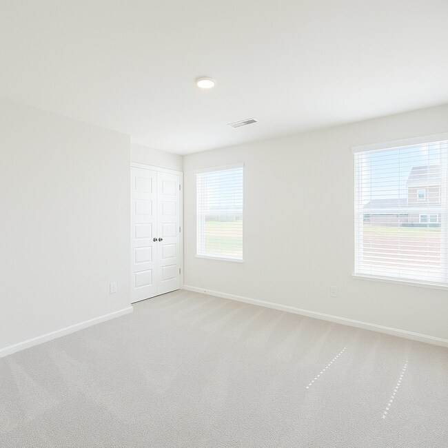 Building Photo - 4 Bedroom 2.5 Bathroom Home
