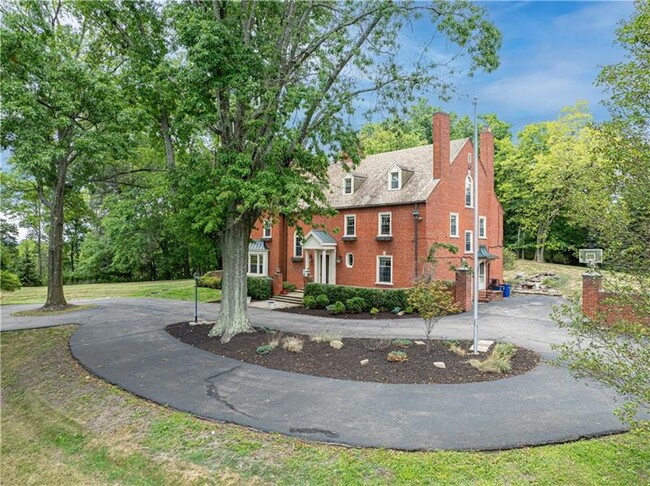 Building Photo - 705 E Beau St