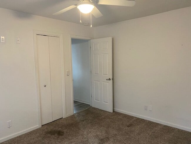 Building Photo - Beautiful Home w/ Pool - Country Oaks Subdivision