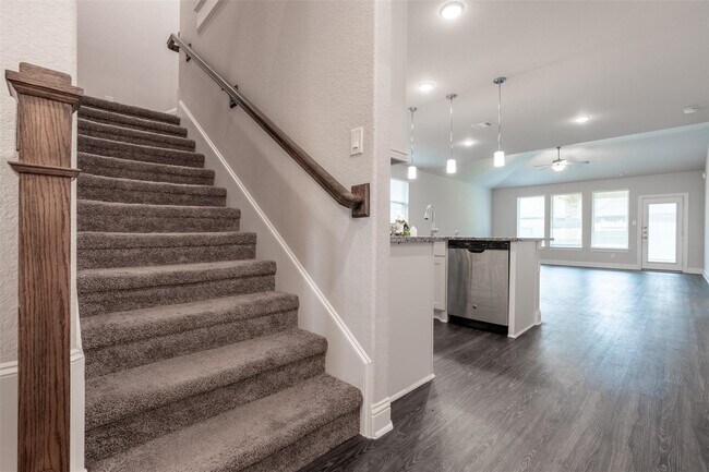 Building Photo - 16611 Highland Country Dr