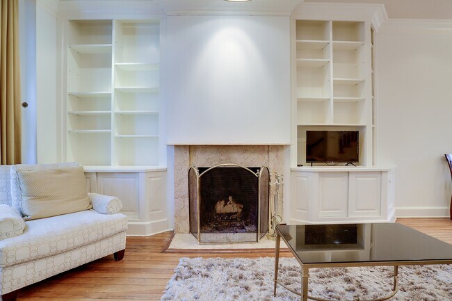 Building Photo - 1512 Swann St NW