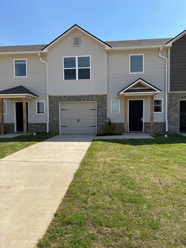 Building Photo - AVAILABLE NOW! Don't Miss this Cozy 3 Bedroom Townhome in Driftwood | Lincoln Schools