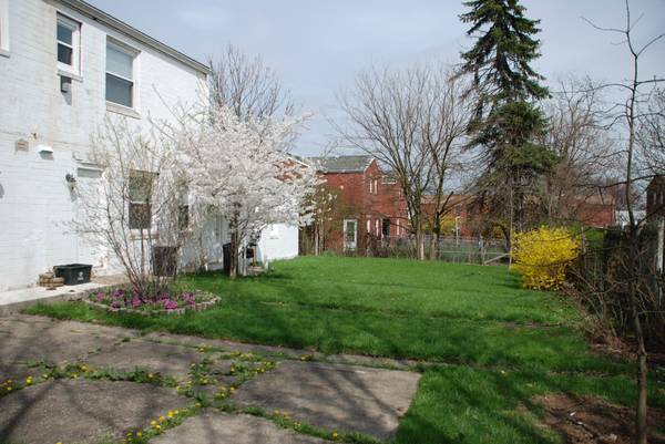 Building Photo - 329 Hemlock Dr