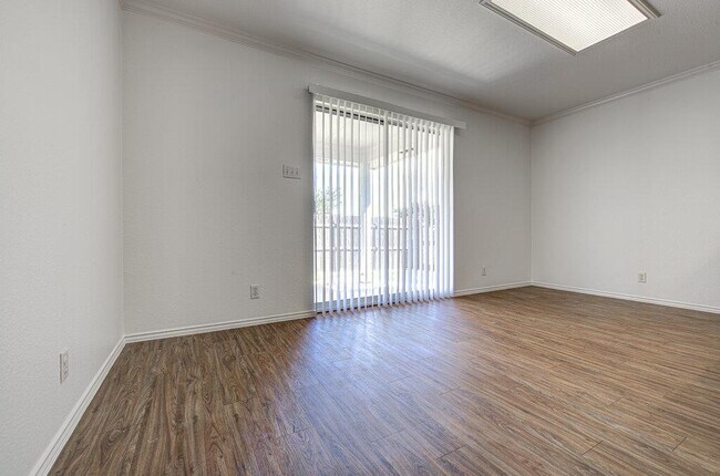 Building Photo - 207 Brentwood Dr