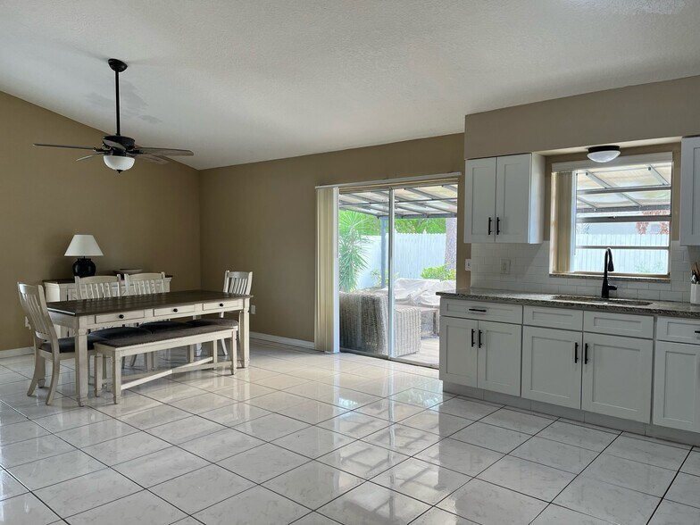 Building Photo - 111 Rosewood Ct