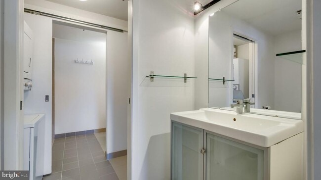 Building Photo - 444 N 4th St