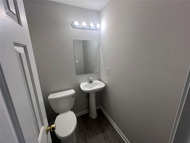 Building Photo - 991 Wicker Pine Dr NE